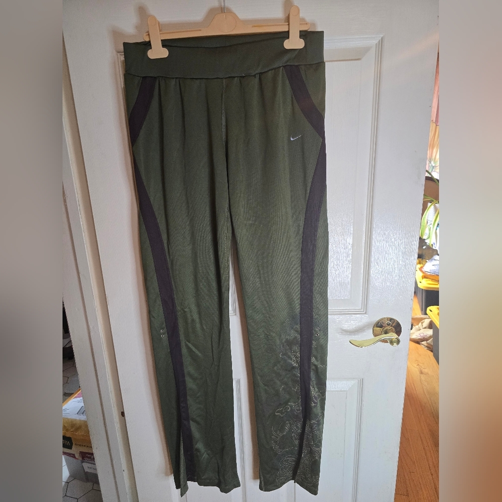 Nike Green Sweatpants for Ultimate Comfort